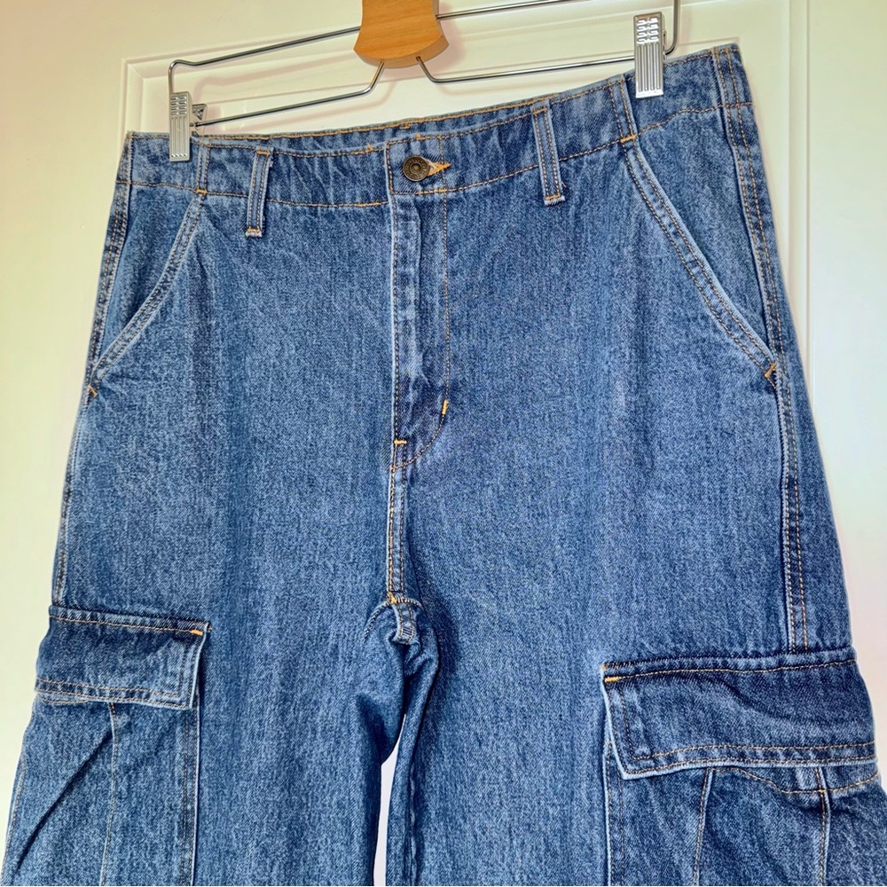 Levis Levi's Women's '94 Baggy Mid Rise Vintage Fit Straight Leg Cargo Jeans, 30 - Picture 8 of 15